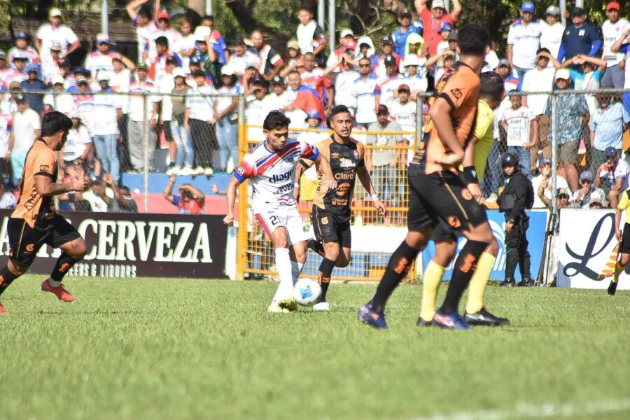 Firpo recibe a Águila este sábado en el duelo estelar de la jornada 11 del Apertura 2025