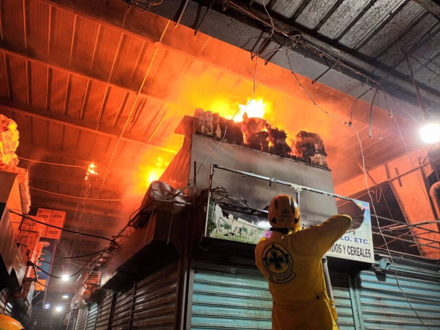 Registran incendio en el mercado central de Apopa