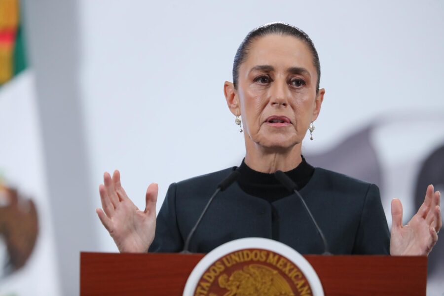 Sheinbaum condena actos violentos en el aniversario de los 43 desaparecidos en Ayotzinapa