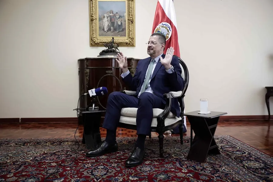 El clima electoral costarricense se tensa tras decisión legislativa de mantener el fuero a Chaves