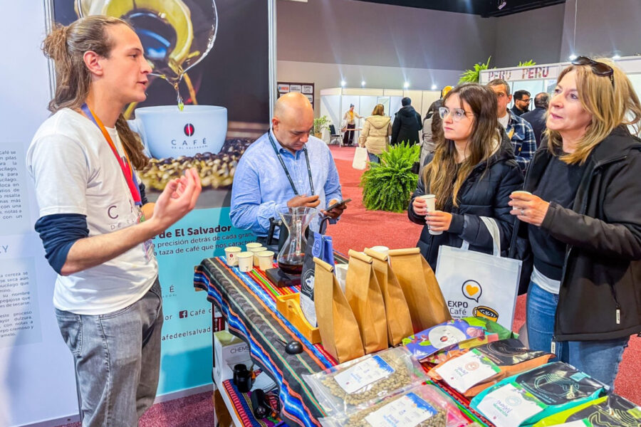 Promueven café salvadoreño en exposición de Uruguay