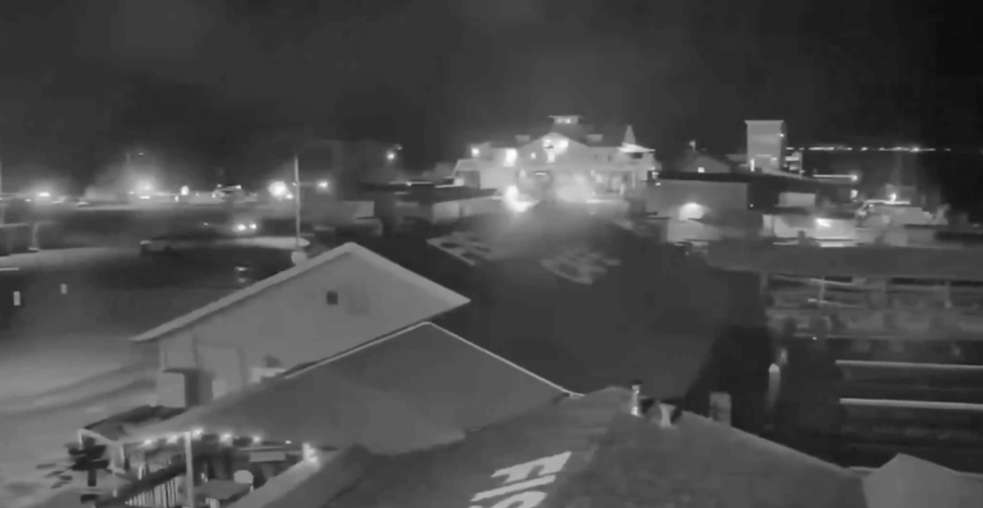 Tiroteo desde lancha en bar de Carolina del Norte deja tres muertos