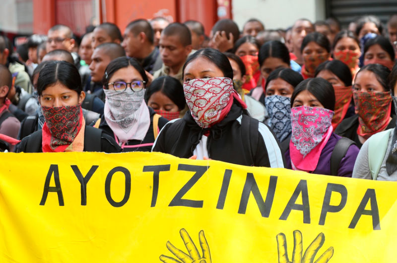 Familiares de víctimas exigen extradición de dos implicados en caso Ayotzinapa
