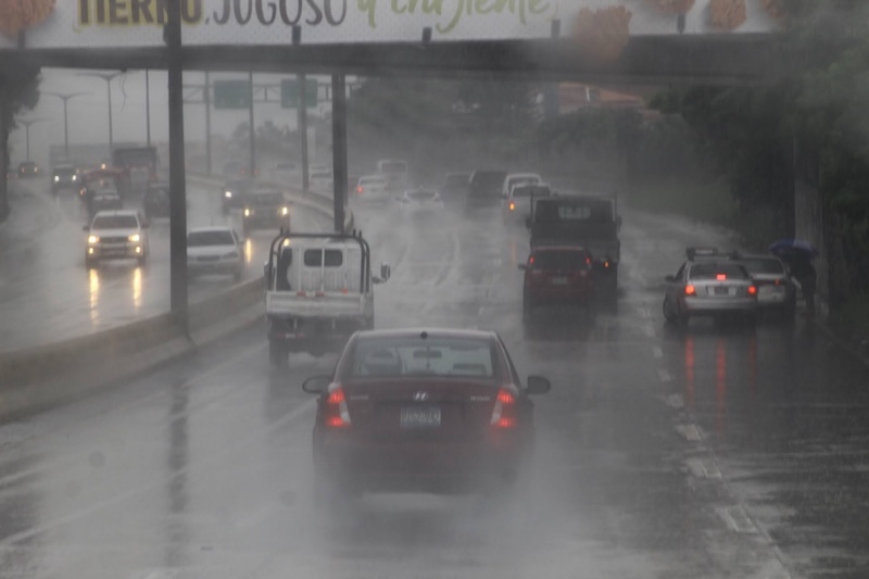 Pronostican lluvias y tormentas este jueves en gran parte del país
