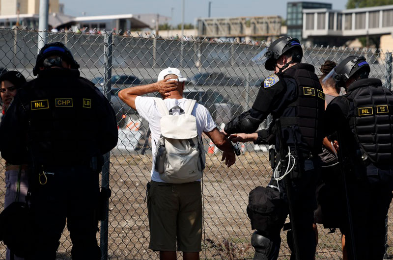 California aprueba proyecto de ley que prohíbe que agentes en servicio se cubran el rostro