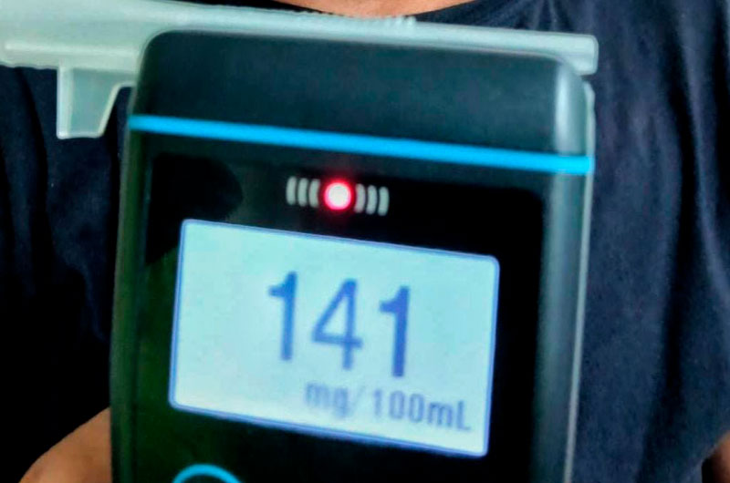 Detienen a conductor con 141 grados de alcohol en Chalatenango