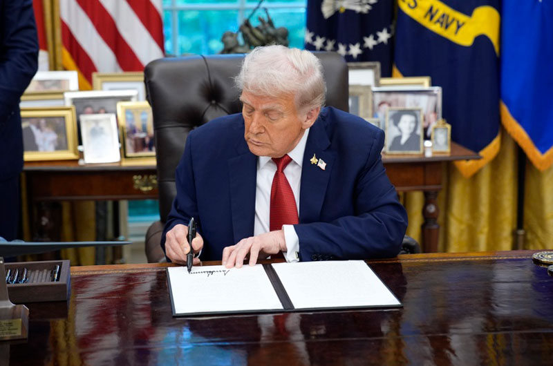 Trump firma orden ejecutiva que hace efectivo el funcionamiento legal de TikTok en EE.UU.