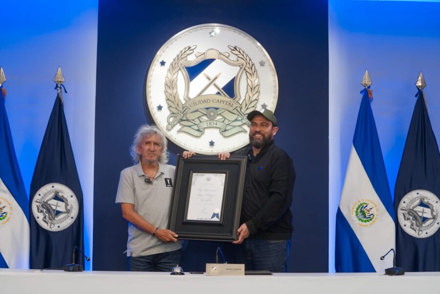 Alcaldía de San Salvador Centro reconoce a Jorge «El Mágico» González como Hijo Meritísimo de la ciudad