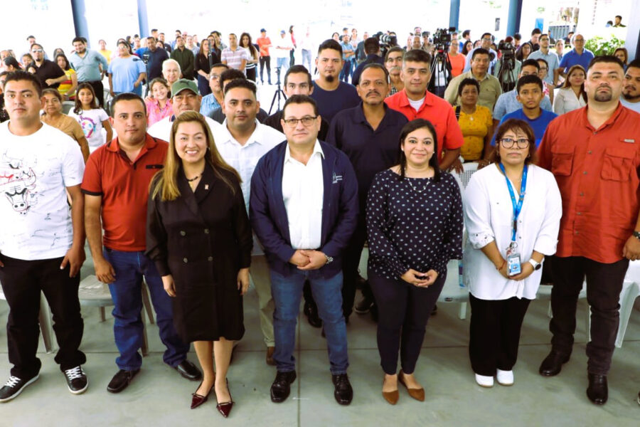 Al menos 15 salvadoreños parten a Costa Rica para laborar en el rubro de transporte