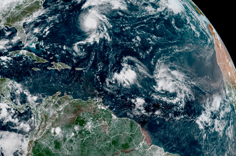 Huracán Gabrielle sube a categoría 4 y amenaza con fuerte oleaje en EEUU