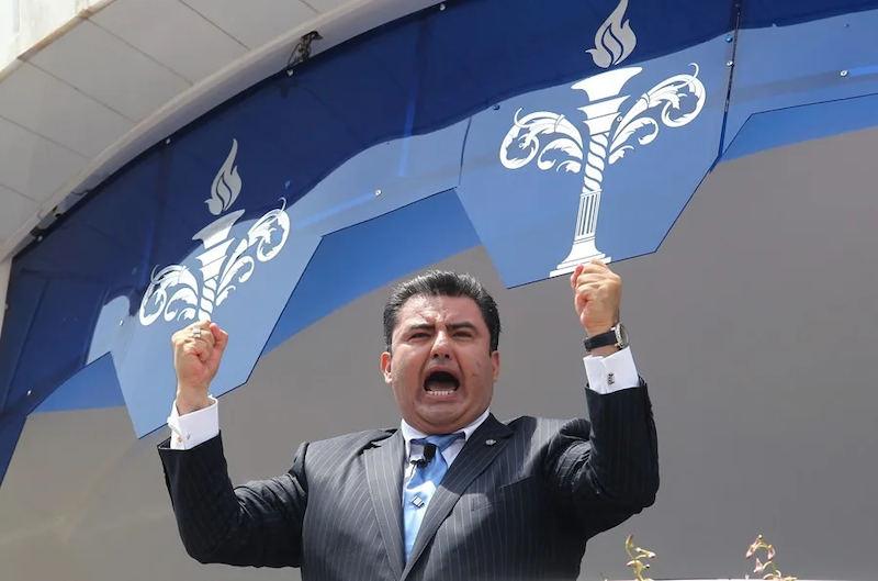 Naasón Joaquín García, líder de La Luz del Mundo, trasladado a prisión en Nueva York por cargos de tráfico sexual y crimen organizado