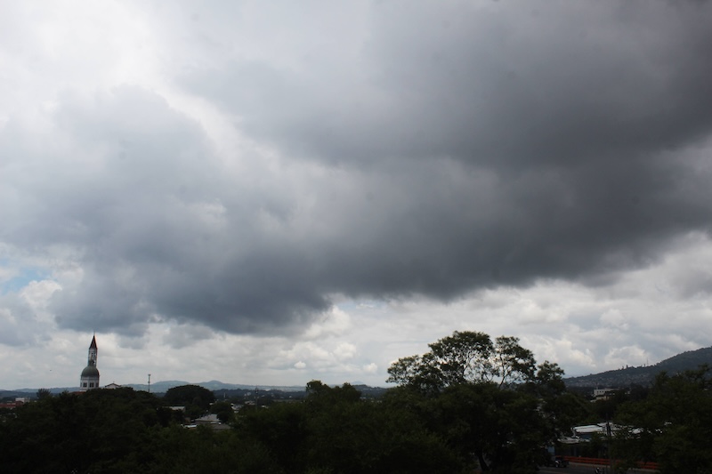 Prevén lluvias y tormentas en varias zonas de El Salvador este viernes