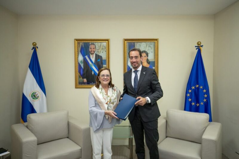 Nuevo embajador de la Unión Europea presenta sus credenciales en la Cancillería