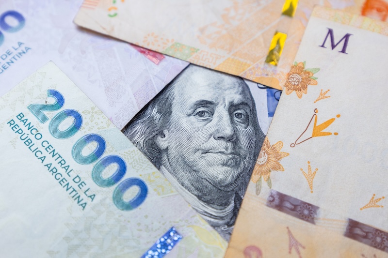 Argentina vuelve a mercados internacionales y coloca deuda por $1,000 millones