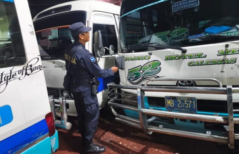 Fiscalía incautó 19 microbuses a red de tráfico sexual ligada a pandilla 18