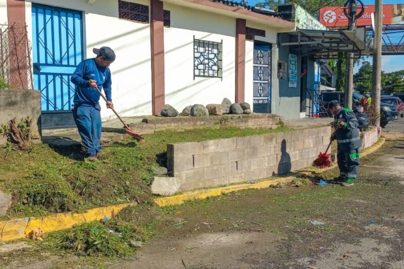 San Salvador Centro invirtió más de $6.8 millones en limpieza de plazas, calles, ríos y tragantes durante 2024