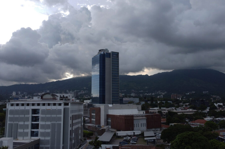 Medio Ambiente prevé lluvias en el Gran San Salvador para la noche de este miércoles