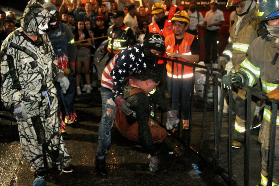 Al menos 25 quemados dejó festejo de las Bolas de Fuego de Nejapa