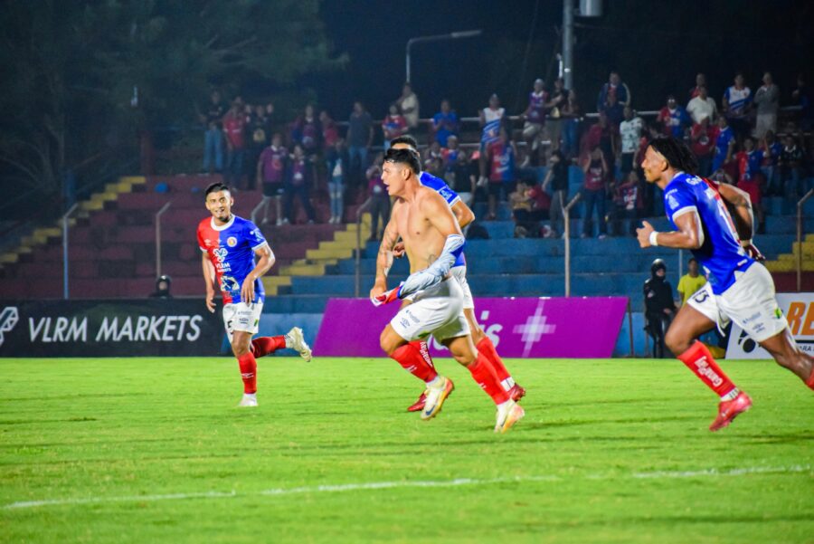 FAS derrotó 2-0 al Hércules y continúa firme en la tercera posición