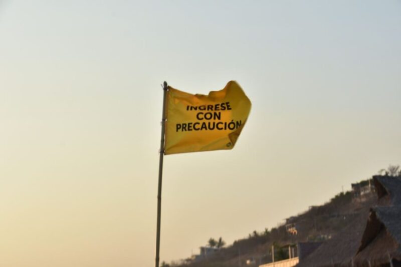 Protección Civil emite advertencia por mar de fondo, oleaje alto y rápido