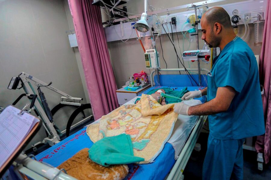 El hospital de la ciudad de Gaza atacado por Israel sigue funcionando, según su director