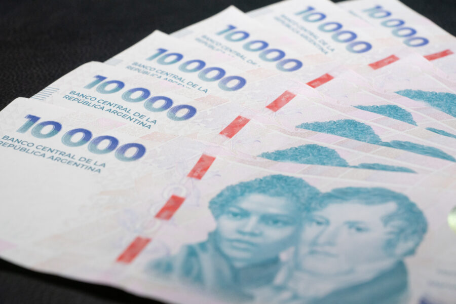 EE.UU. negocia con Argentina línea de swap de $20,000 millones para frenar crisis del peso