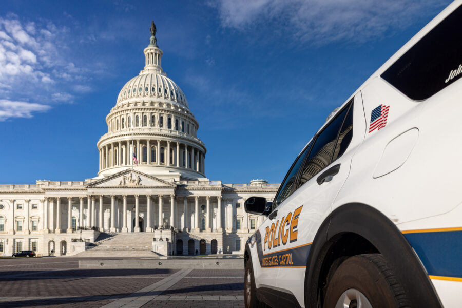 Trump amenaza con declarar una emergencia nacional en Washington para controlar el crimen