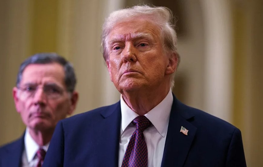 Trump demanda por difamación al The New York Times y le pide $15,000 millones