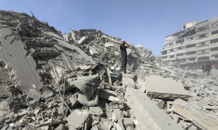 Israel hace añicos el edificio más alto de Gaza: una torre de 18 plantas y 60 apartamentos