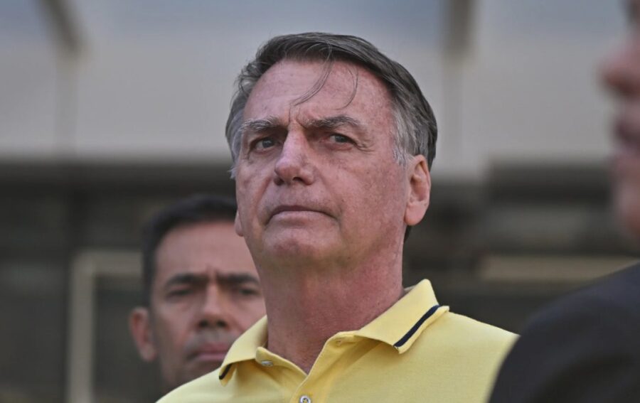 Bolsonaro, multado con casi $189,000 por declaraciones racistas durante su mandato