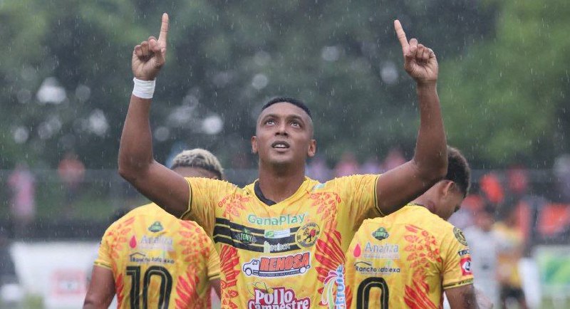 Platense derrota 2-1 a Águila y profundiza su crisis en el Apertura 2025