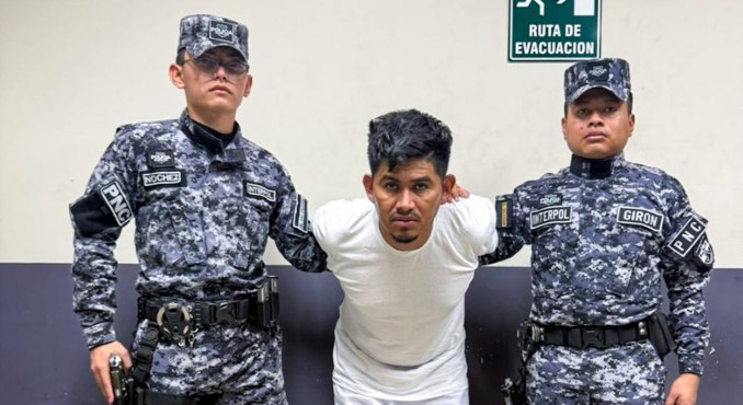 EE. UU. deporta a El Salvador a “Sepultero”, pandillero de la MS13 con difusión roja