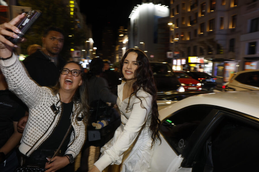 Alcalde de Madrid critica acto de Rosalía por poner en riesgo a asistentes