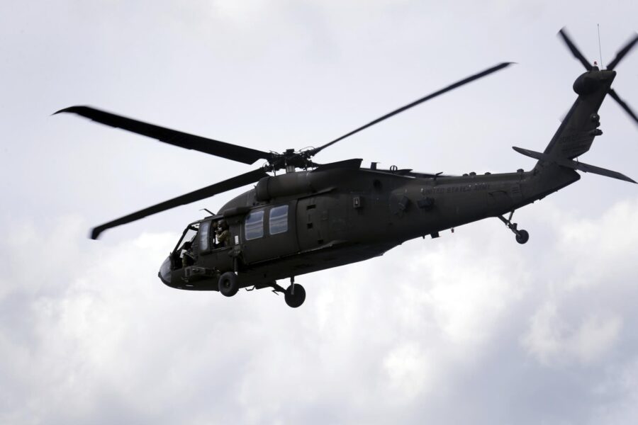 EE.UU. despliega helicópteros de combate cerca de Venezuela, según The Washington Post