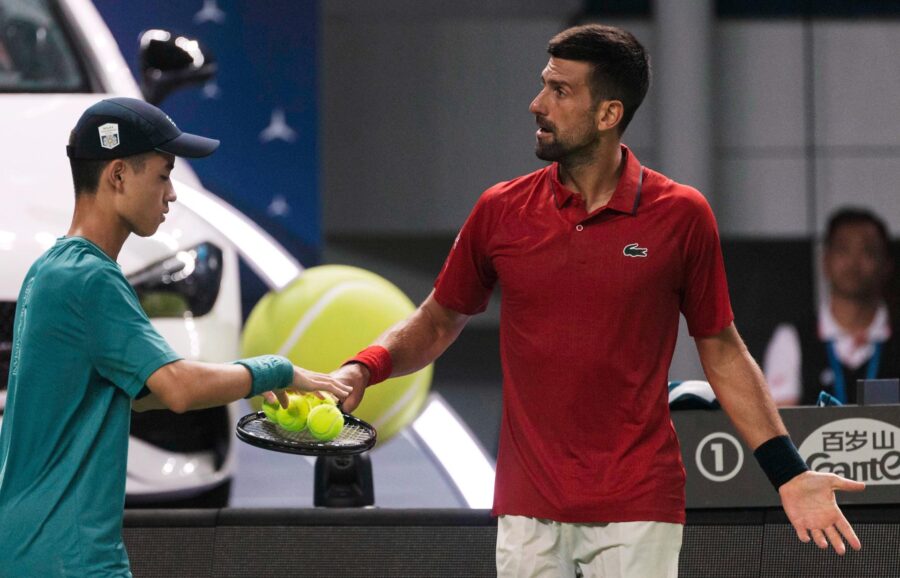 Djokovic logra su victoria número 40 en Shanghái tras vencer a Cilic