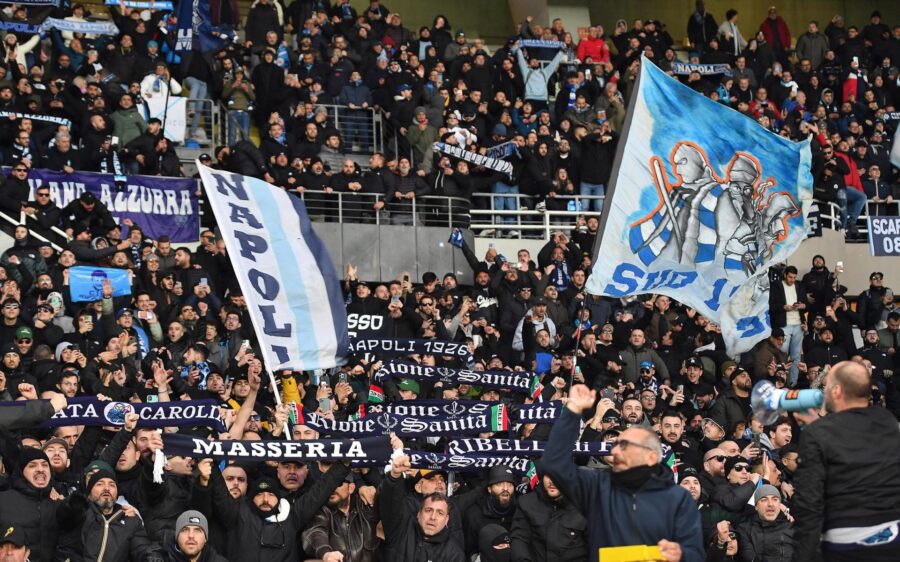 Detienen a 230 hinchas del Nápoles antes del partido contra PSV Eindhoven