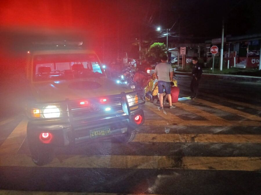 Accidentes de tránsito dejan a un motociclista lesionado y al menos tres vehículos sobre separadores