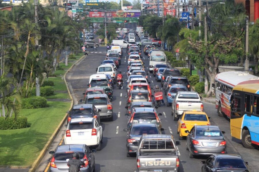 El Salvador lidera baja de precios en transporte en Centroamérica, según Secmca