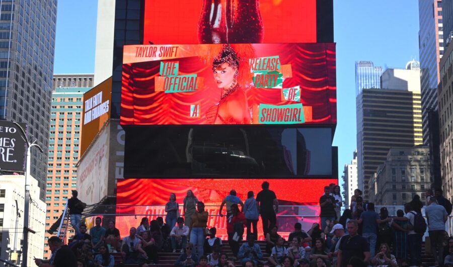 Taylor Swift anuncia una docuserie para Disney+ y una nueva película concierto