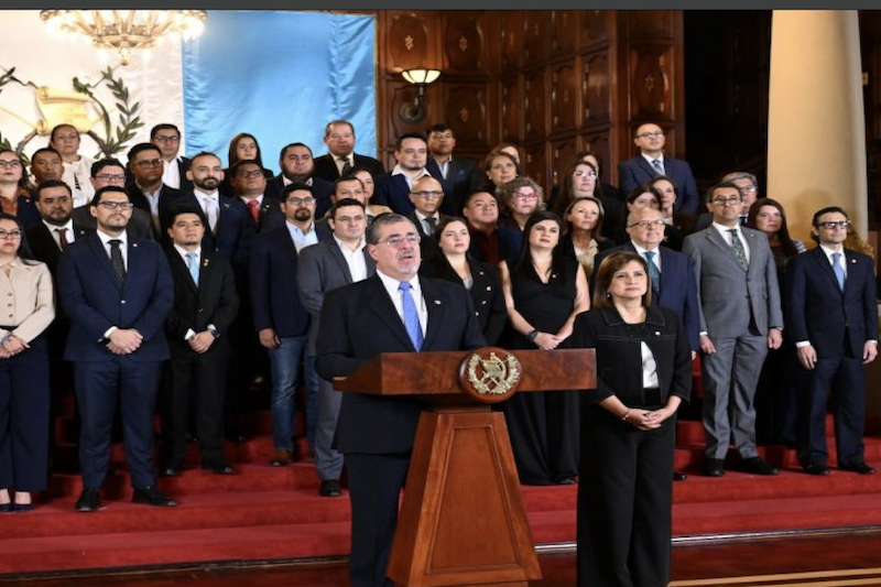 Presidente guatemalteco denuncia intento de golpe de Estado y pide reunión en la OEA