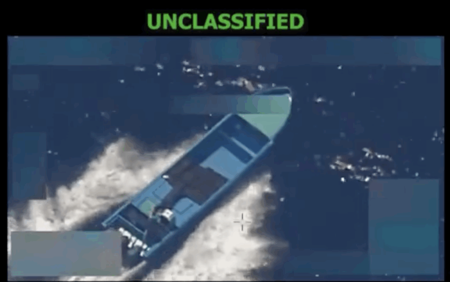 Ejército de EE.UU. bombardea narcolancha frente a Colombia por orden de Trump