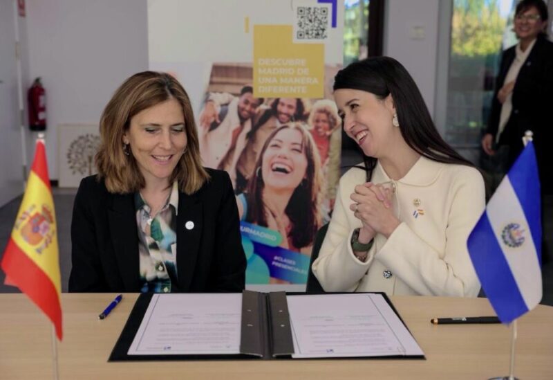 Escuela de negocios de España entregará 200 becas para salvadoreños en siete áreas de conocimiento