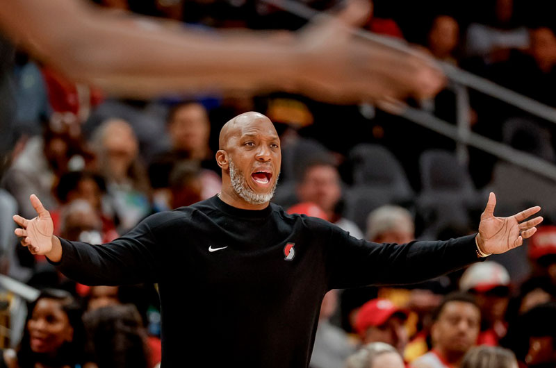 FBI detiene al entrenador de los Blazers de la NBA y a un jugador por amaños y apuestas ilegales