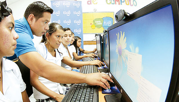 Gobierno pide incorporar $7 millones de préstamo del CAF a Educación para equipos tecnológicos, conectividad y personal