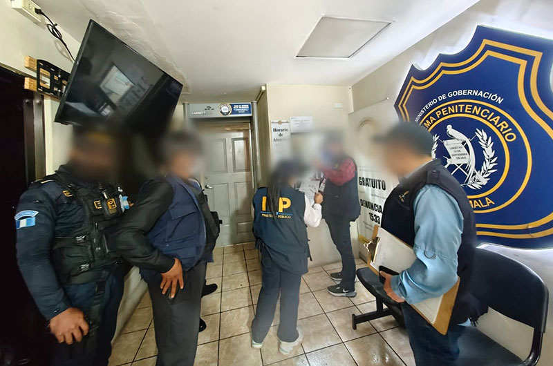 Fiscalía de Guatemala allana el Ministerio de Gobernación y pide capturas de exfuncionarios por fuga de reos
