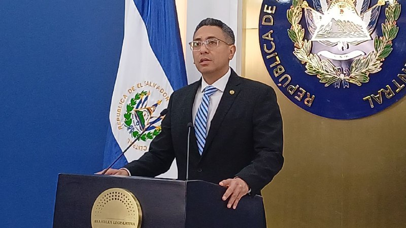 Arena y Vamos dudan de que ministro cumpla promesa de no usar deuda para gasto corriente