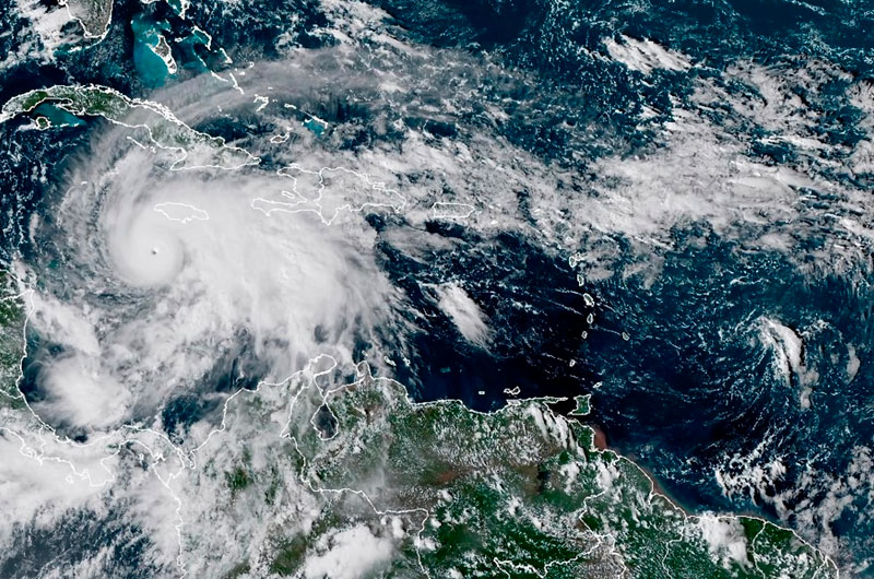 El huracán Melissa se degrada a categoría 1 mientras se acerca a Las Bahamas