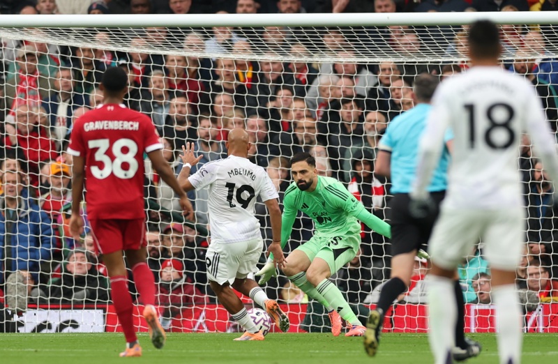 Maguire hunde al Liverpool con gol agónico y revive al United