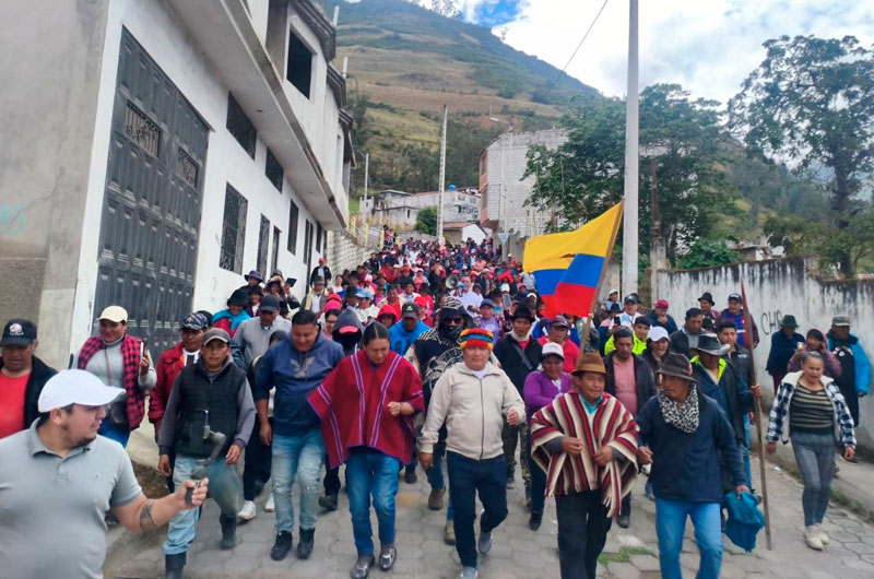Noboa advierte de que les aplicará la ley «como delincuentes» si los indígenas marchan sobre Quito