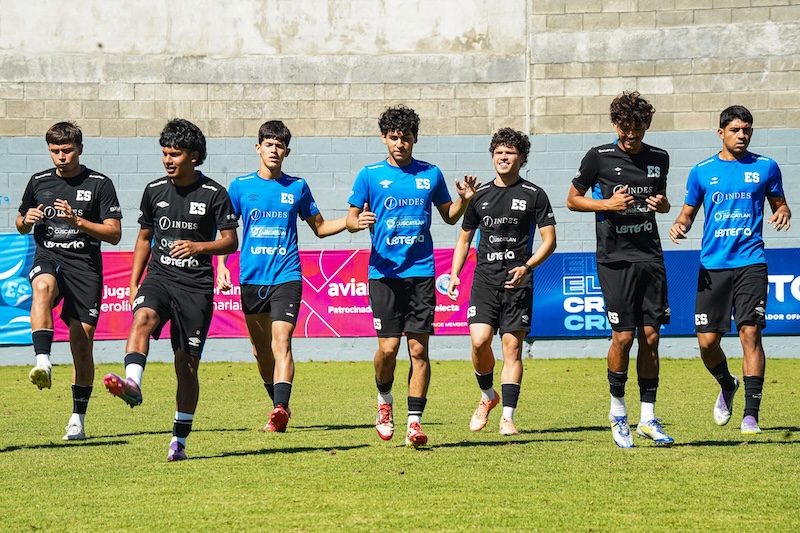 Los aficionados salvadoreños respaldan a la Selecta Sub-17 ante debut en Mundial de Catar